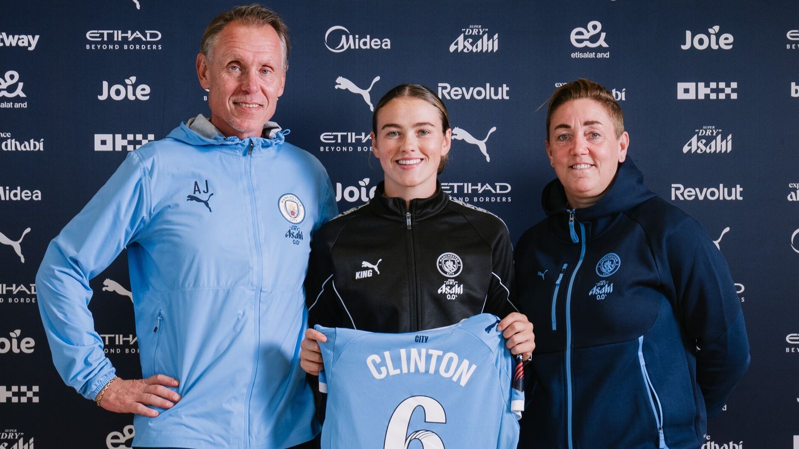 Grace Clinton transfer: Man City confirm signing of England midfielder from rivals Man Utd on WSL Deadline Day | Football News