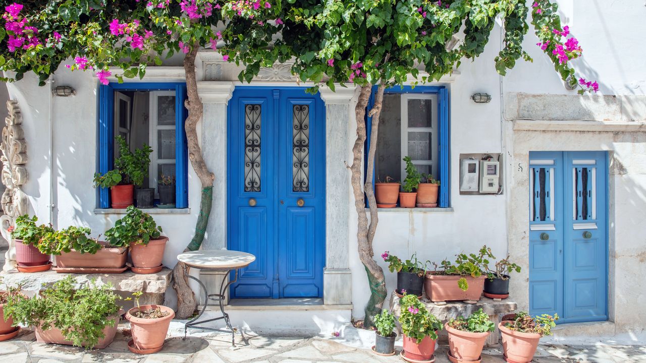 How to See a More Authentic Side of Santorini