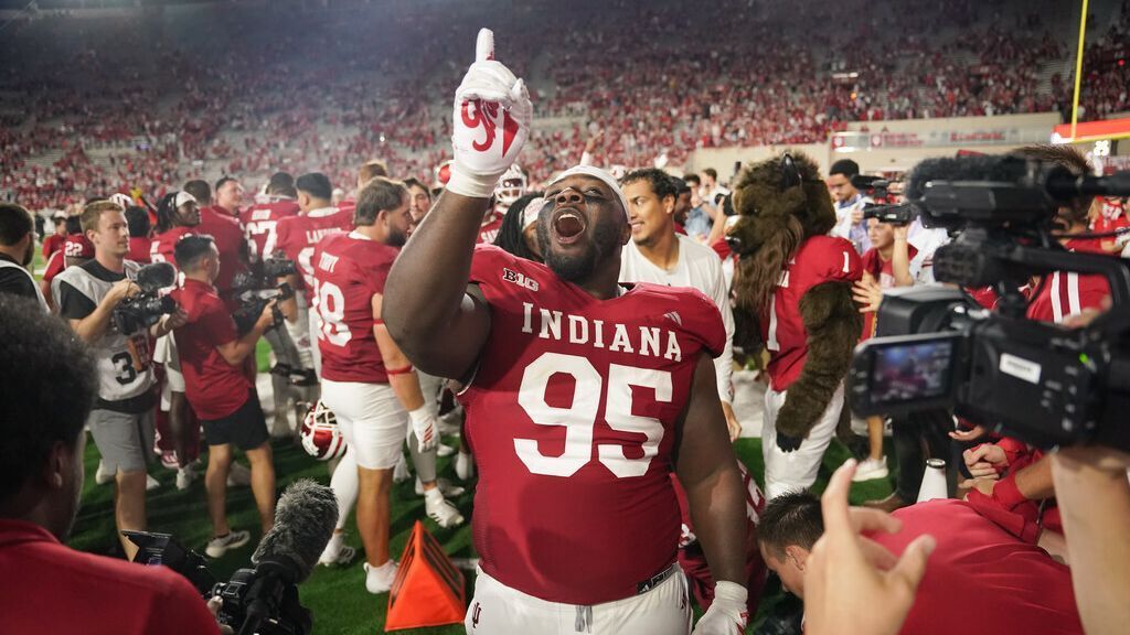 Indiana hangs 63 on No. 9 Illinois in record-setting win