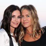 Jennifer Aniston Gives Courteney Cox a Frizz-Fighting, Rachel-Esque Blowout