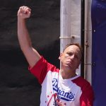 Joey Chestnut consumes 275 nuggets at Dodgers-Giants game