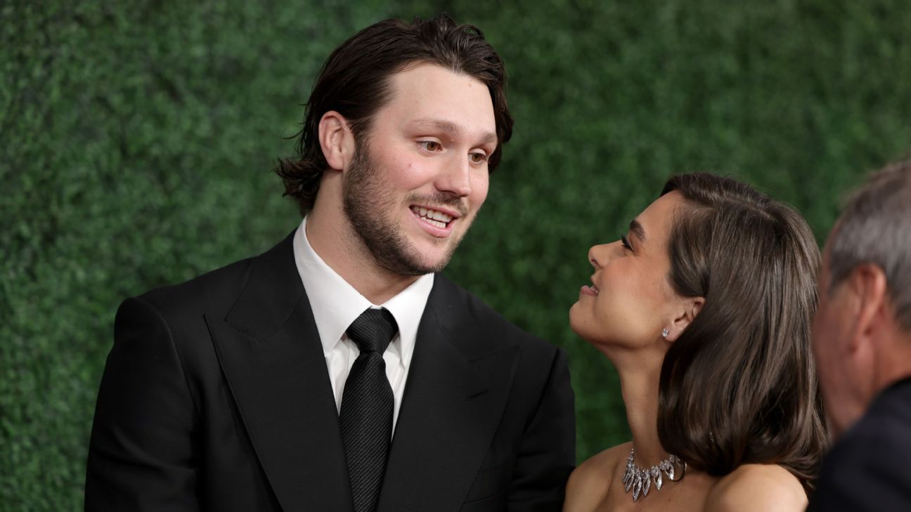 Josh Allen says he cried at Hailee Steinfeld's 'Sinners' premiere