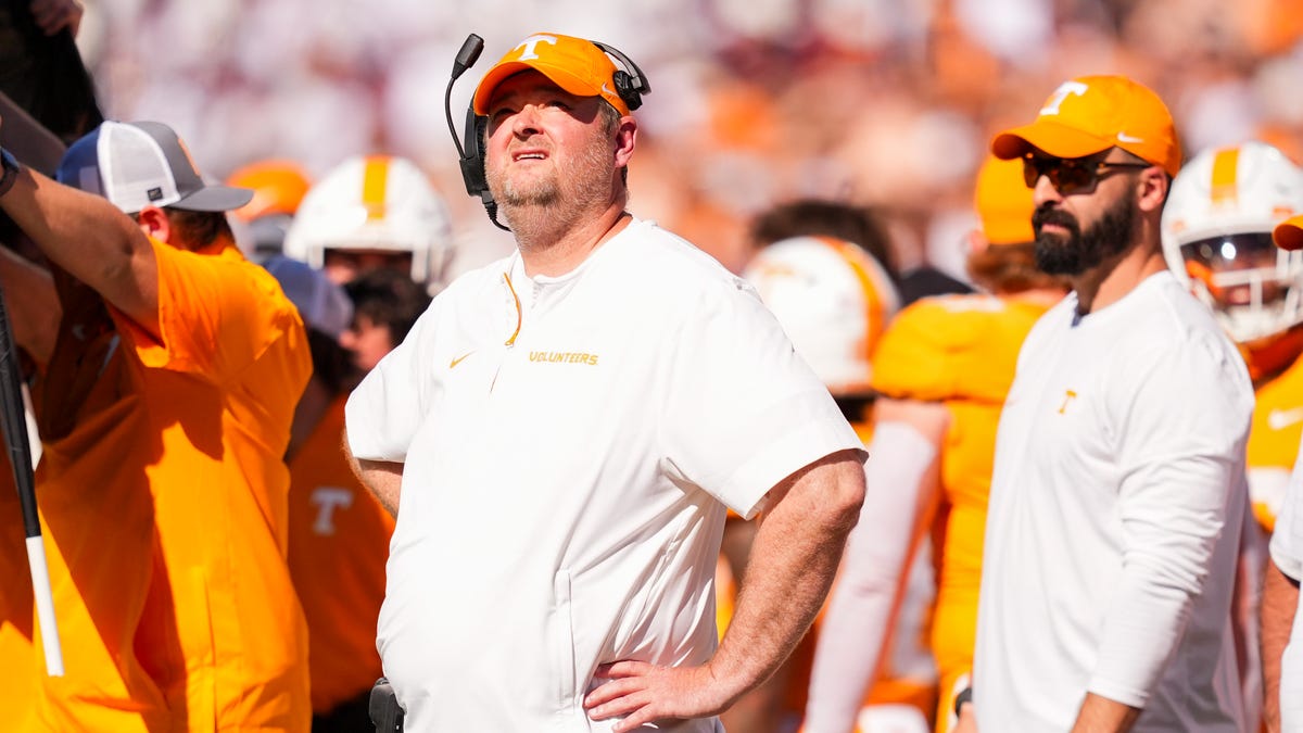 Josh Heupel, Tennessee football coach angers fans on clock management