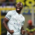 Keinan Davis of Udinese celebrates scoring his team's first goal during the Serie A match against Internazionale at San Siro
