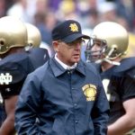 Lou Holtz to attend Notre Dame football vs Arkansas in Week 5