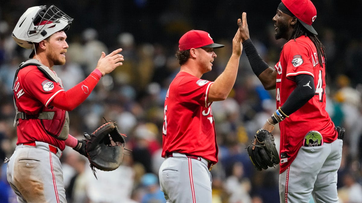 MLB playoff picture with clinching scenarios, tiebreakers on Sunday