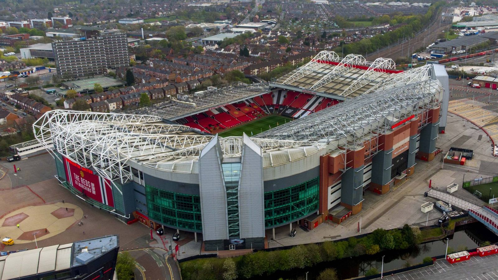 Manchester United finances 2024/25: Premier League club achieves record revenues but still makes £33m loss | Football News