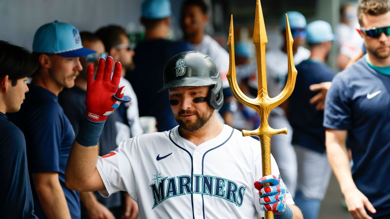 Mariners’ Cal Raleigh ties record, sets another with 54th home run