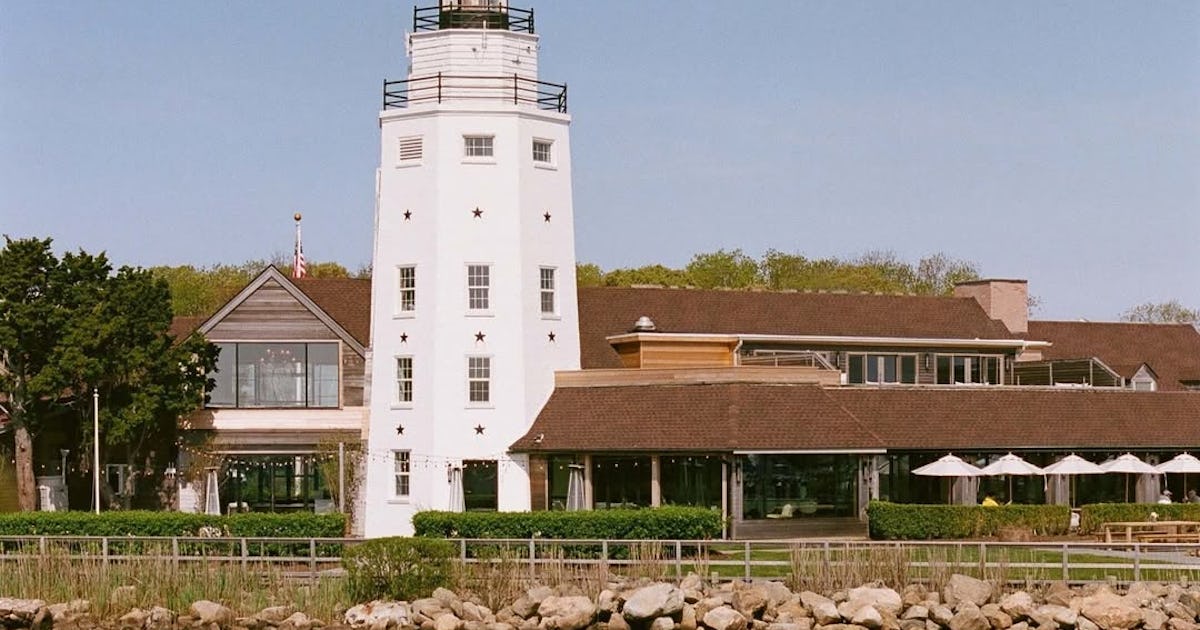 Montauk Yacht Club Is Equal Parts Relaxing & Lively