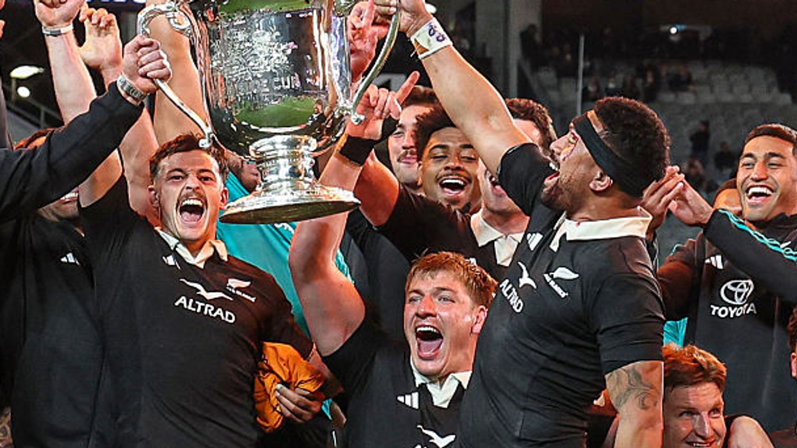 New Zealand 33-24 Australia: All Blacks hold off Wallabies in Rugby Championship to retain Bledisloe Cup | Rugby Union News
