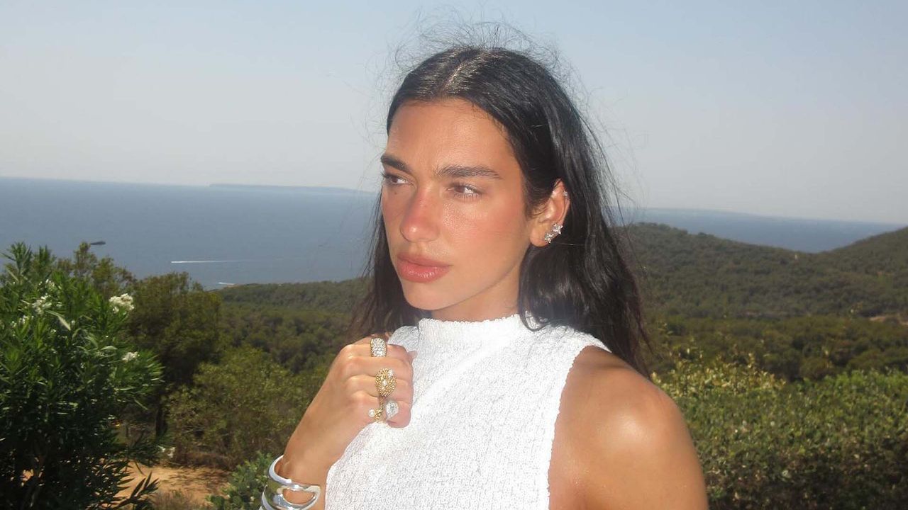 Pinky Rings: Victoria Beckham, Dua Lipa, and Rihanna Are Repping This Surprising Jewelry Trend