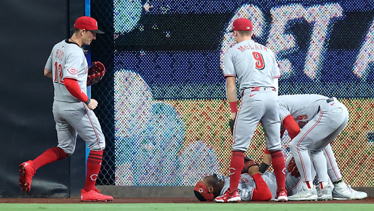 Reds outfielder Will Benson crashes into wall making catch vs Padres
