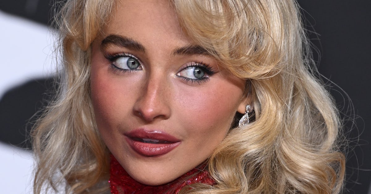 Sabrina Carpenter’s Colorful French Mani At The 2025 MTV VMAs Deserves An Award