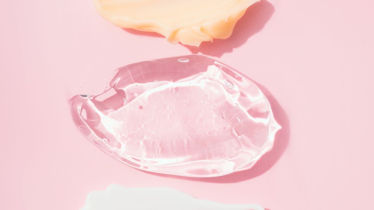Skincare “Sandwiching” Will Keep Your Skin Hydrated For Fall