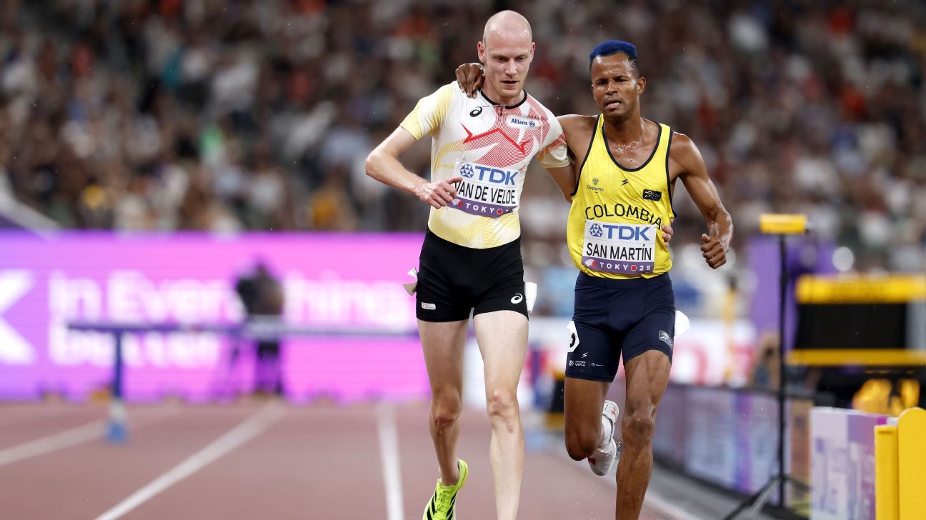 Steeplechaser Tim Van de Velde stops to help ailing foe finish