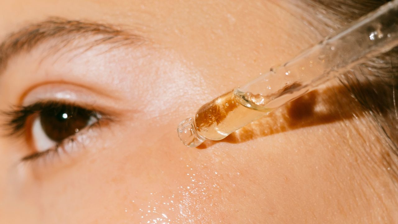 The Benefits of Ferulic Acid for Skin: 6 Best Ferulic Acid Serums