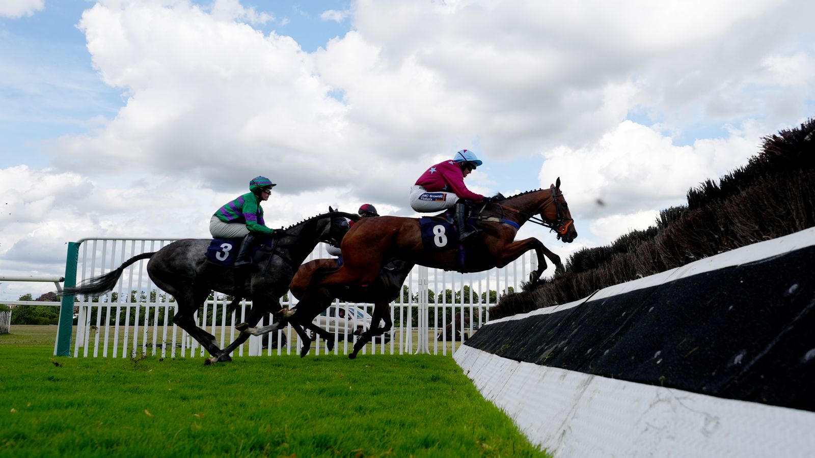 Today on Sky Sports Racing: Worcester and Brighton host live action | Racing News