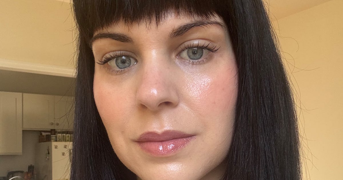Victoria Beckham’s Foundation Drops Are Perfect For A No-Makeup Makeup Look