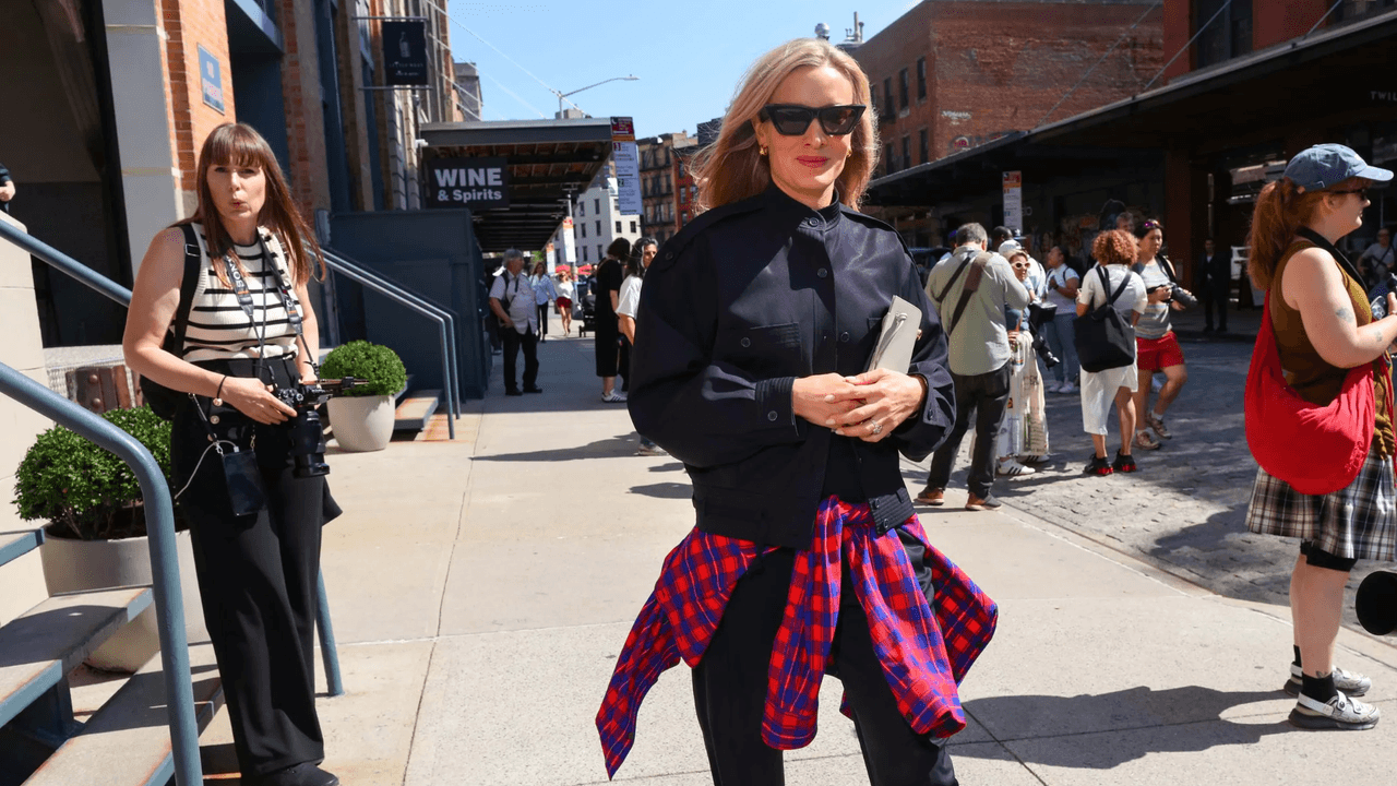 8 Flannel Shirt Outfits to Tackle the Transitional Season in Style