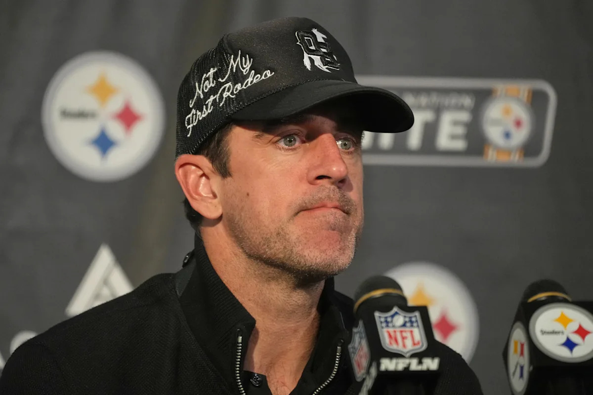 Aaron Rodgers rips Steelers field after missed field goal, injury to Miles Killebrew: ‘Borderline unplayable’