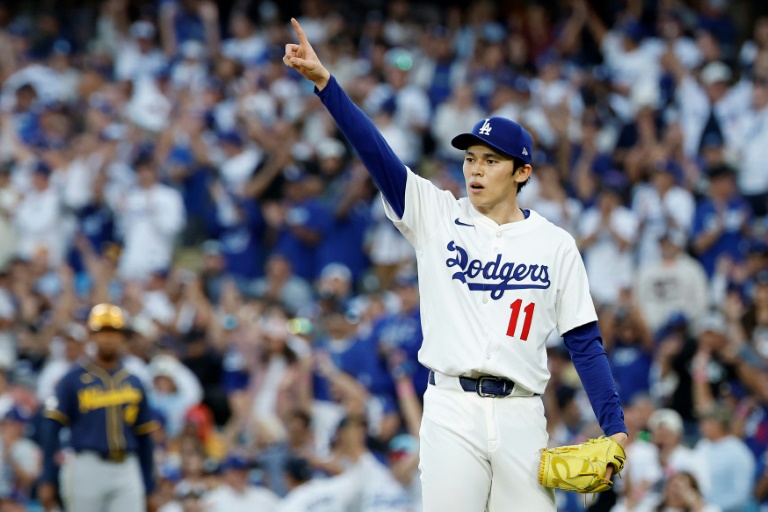 Dodgers down Brewers to take 3-0 series lead