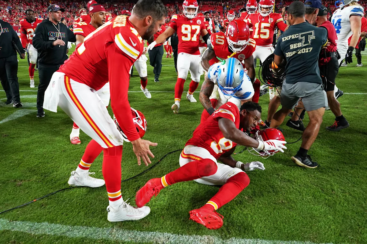 Fight breaks out after Lions S Brian Branch smacks JuJu Smith-Schuster in the helmet after loss to Chiefs