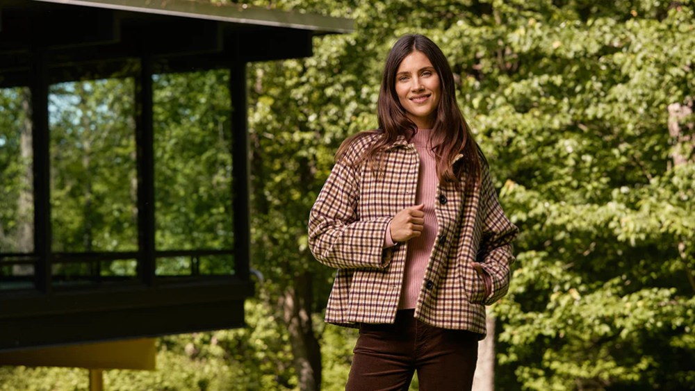Halsbrook.com, a luxury fashion Web site, will close Nov. 1.
