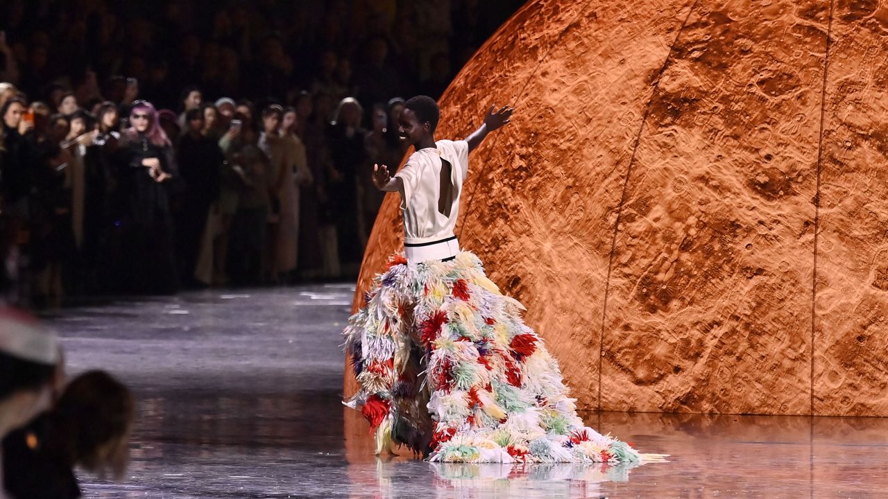 “I Was Floating on Top of the Moon!” Awar Odhiang on Her Fully Unscripted Moment at Matthieu Blazy’s Chanel Debut