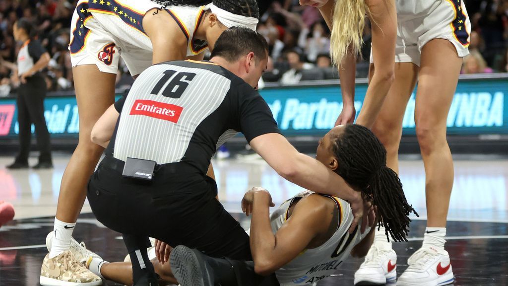 Kelsey Mitchell exits with cramping as Fever fall in Game 5