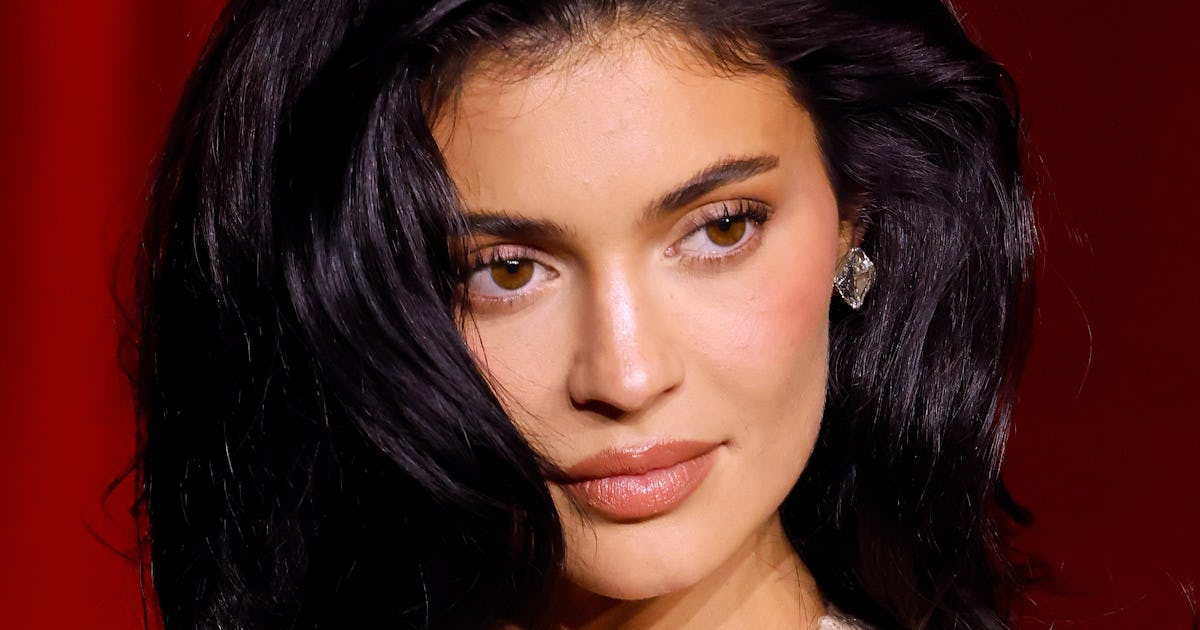 Kylie Jenner’s Teal Hair Is A Modern Twist On A Nostalgic Look