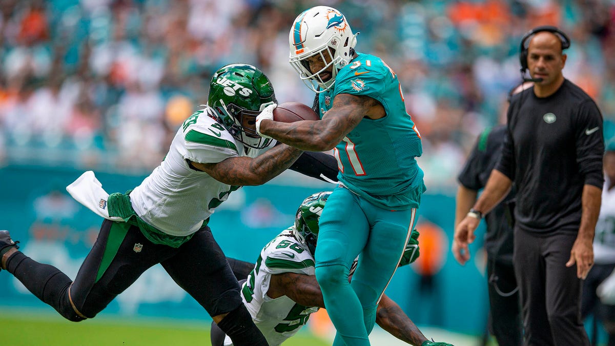 Miami Dolphins’ Mike McDaniel on QBs Tua Tagovailoa, Justin Herbert