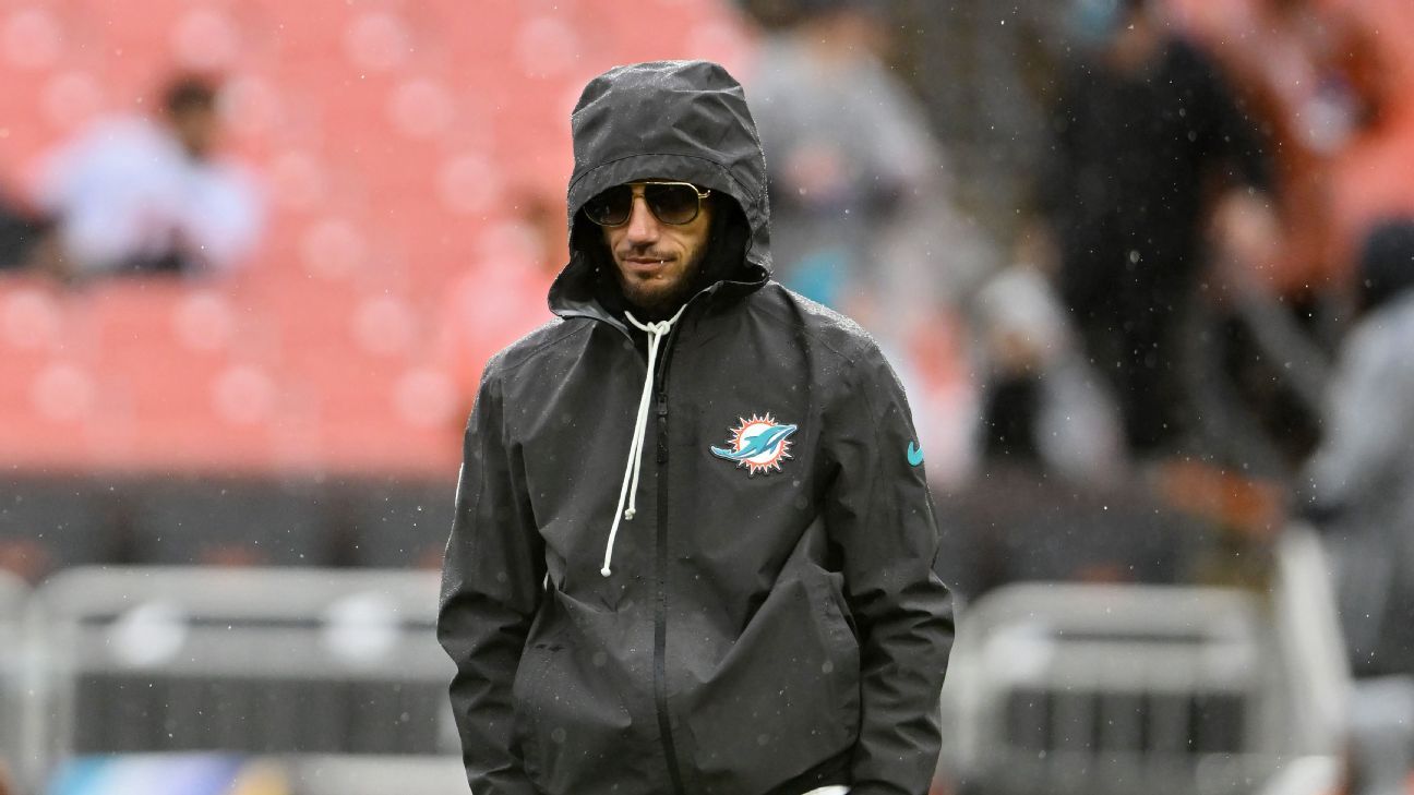 Mike McDaniel: Focus on 1-6 Dolphins, not my own job