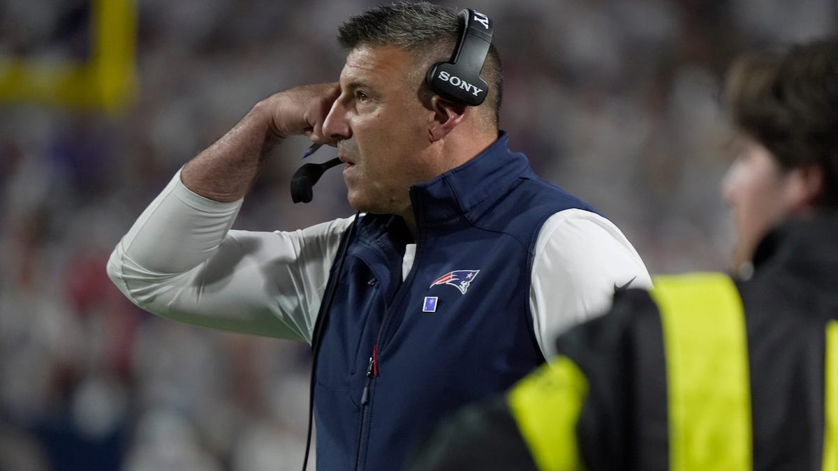 Mike Vrabel provides interesting perspective on Patriots’ penalties