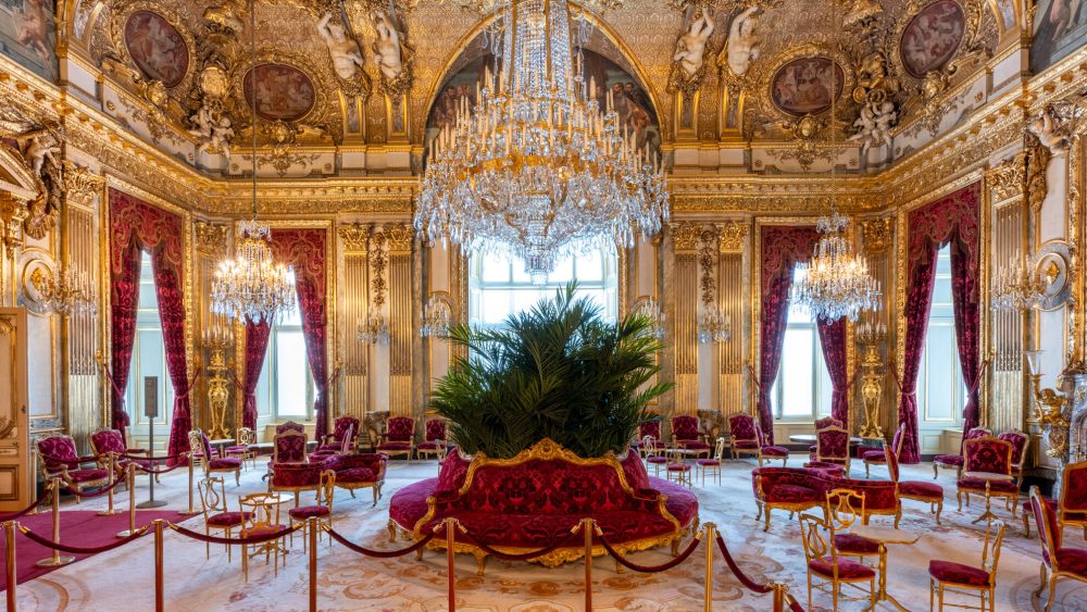 Napoleon-era Jewels Stolen in Louvre Museum Heist