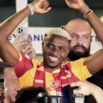 Victor Osimhen arrives to sign with Galatasaray.