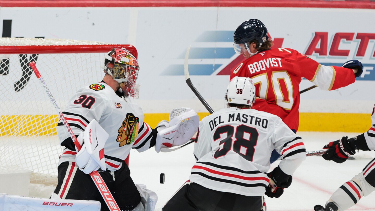 Panthers fans cheer for former goalie Spencer Knight in season opener