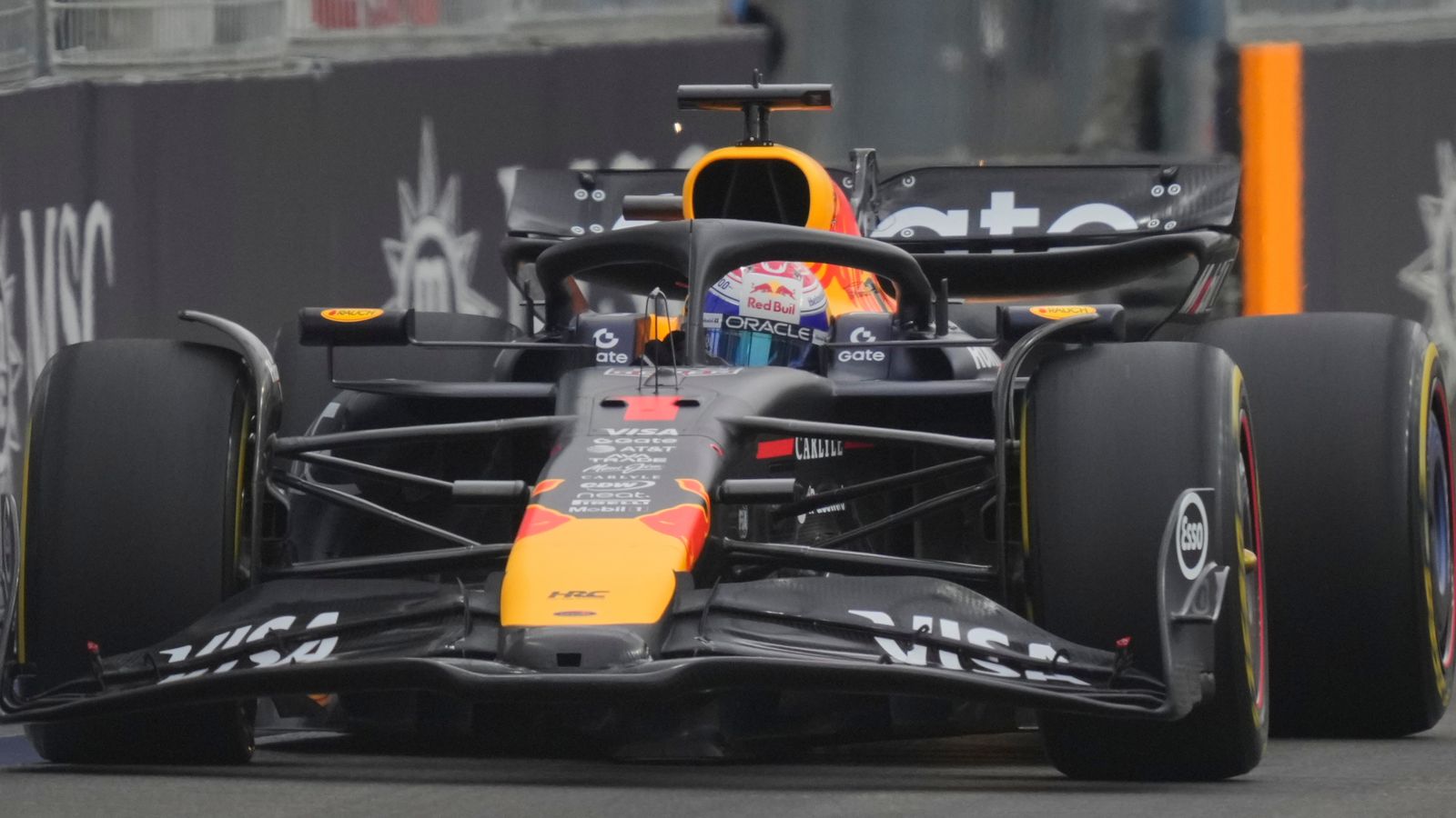 Singapore GP: Max Verstappen fastest from Oscar Piastri as field bunches to set up thrilling qualifying battle | F1 News