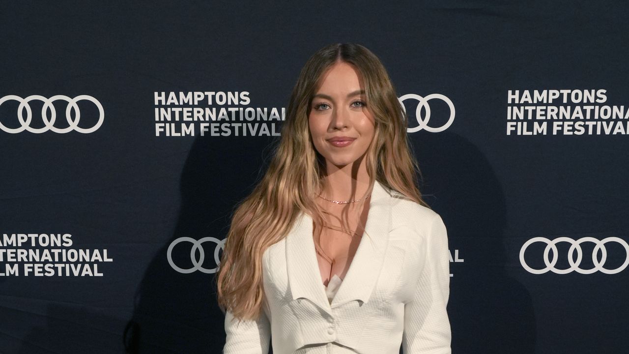 Sydney Sweeney Goes Full Fairy Princess in Vintage Mugler
