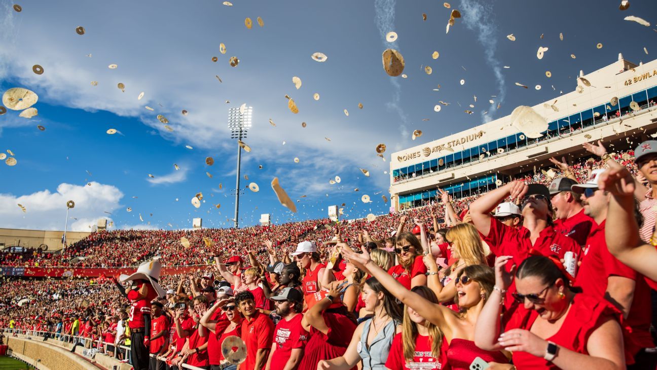 Texas Tech asks fans to stop throwing tortillas on field