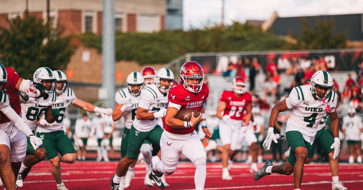 Who will Eastern Washington start at quarterback against Idaho?